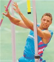  ?? DOUG MILLS ASSOCIATED PRESS FILE PHOTO ?? Dan O’Brien missed his third attempt at 15 feet 9 inches in the pole vault decathlon competitio­n at the U.S. Olympic trials on June 27, 1992, in New Orleans. O’Brien missed three tries at the height to shatter his chances for a spot on the U.S. Olympic...