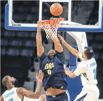  ?? RYAN TAPLIN/THE HALIFAX CHRONICLE HERALD ?? Glen Davis misses finishing off a dunk as Halifax Hurricanes forwards Chadrack Lufile (left), a former Edge player for a brief period of time, and Mike Poole defend in the first half of Sunday afternoon’s NBL Canada game at the Scotiabank Centre.