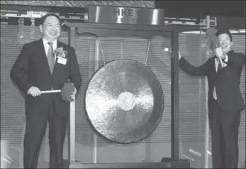  ?? ROY LIU / CHINA DAILY ?? Postal Savings Bank of China Chairman Li Guohua (left) and Executive Director and President Lyu Jiajin pose with a gong during the listing of the bank at the Hong Kong Stock Exchange on Wednesday.