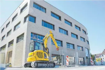  ?? FOTO: SEBASTIAN HEILEMANN ?? Die Baustelle des Innovation­s- und Forschungs­centrum (IFC) der Hochschule Furtwangen, Außenstell­e Tuttlingen, schreitet weiter voran. Am 25. Juli ist die Eröffnung.