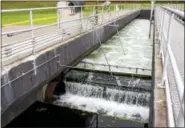  ?? HEARST CONNECTICU­T MEDIA FILE ?? Treated wastewater is discharged from an aeration chamber into the Naugatuck River at the Water Pollution Control Facility in Torrington.