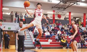  ?? JESSICA BACA/ JOURNAL ?? Albuquerqu­e Academy’s Zac Borrego (15) saves the ball from going out of bounds during Friday night’s game.