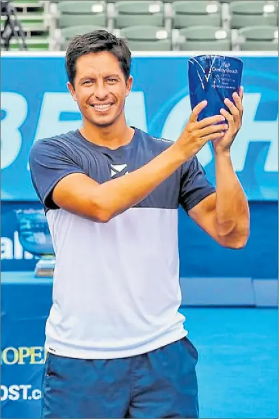  ?? Cortesía: instagram:@nicholas estavillo ?? Con el trofeo de campeón en dobles del torneo ATP 250 Delray Beach en La Florida. Gonzalo Escobar debe llegar hoy a Melbourne para el Abierto de Australia.
