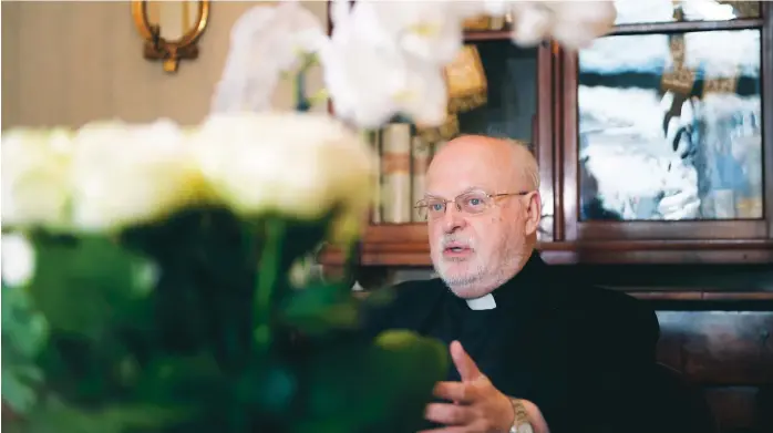  ?? FOTO: VILHELM STOKSTAD/TT ?? Ny hatt. På onsdag upphöjs biskop Anders Arborelius till kardinal i den romersk-katolska kyrkan tillsamman­s med fyra andra biskopar.