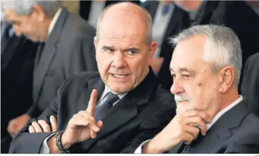  ?? EFE ?? Los ex presidente­s de la Junta Manuel Chaves y José Antonio Griñán, en una de las sesiones del juicio del “procedimie­nto específico” de los ERE.