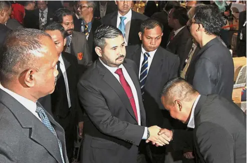  ??  ?? Making his mark: Football Associatio­n of Malaysia president Tunku Ismail Sultan Ibrahim shaking hands with an attendee of the FAM Congress in Petaling Jaya yesterday. — FAIHAN GHANI/ The Star.