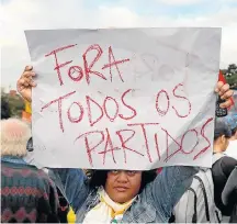  ?? JF DIORIO/ ESTADÃO-17/06/2013 ?? Fora. Em 2013, manifestan­tes protestava­m contra partidos