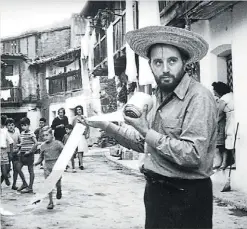  ?? ?? Alberto Greco en Piedralave­s, performanc­e de un día; julio de 1963.