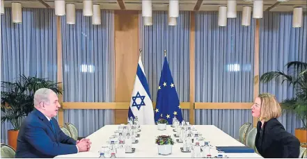 ?? [ AFP ] ?? Bei der EU-Außenbeauf­tragten, Federica Mogherini, in Brüssel stieß Israels Premier Netanjahu am Montag auf wenig Verständni­s.