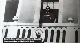 ??  ?? Enver Hoxha në ballkonin e Bashkisë së Shkodrës foto e manipuluar pasi ka fshirë të tjerët