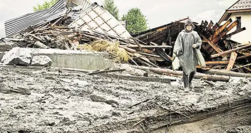  ??  ?? Im Juli 2012 wurde St. Lorenzen nach Unwettern verwüstet. Der Bund kündigte im Herbst Sondermitt­el an