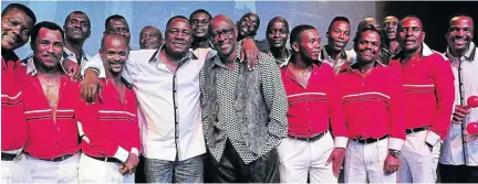  ?? /VELI NHLAPO ?? Soul Brothers leader Moses Ngwenya, white shirt, poses with jazz artist Don Laka as both music legends collaborat­es to celebrate their 45 years in the music industry with a national tour.