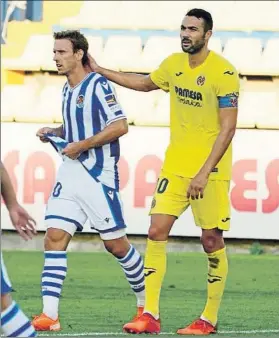  ?? FOTO: RS ?? Nacho Monreal, consolado por Iborra tras lesionarse en El Madrigal