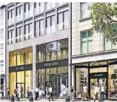  ?? SIMULATION: CENTRUM-GRUPPE ?? Nun steht fest, wie das neue Geschäftsh­aus an der Königsalle­e 36 aussehen soll. Die Centrum-Gruppe setzt auf Naturstein und viel Glas.
