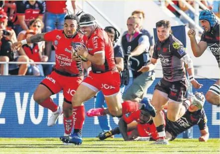  ??  ?? Photo Icon Sport Les Toulonnais de Guilhem Guirado ont gagné et assuré l’essentiel. Sans être géniaux, les Varois lancent idéalement leur campagne européenne. Mais pour voir Toulon maîtriser son sujet 80 minutes durant, il faudra repasser.