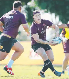  ?? BOUNCE BACK: Jarrod Wallace looks to pass during Queensland training. ??