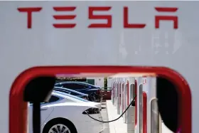  ?? (AP Photo/Godofredo A. Vásquez) ?? FILE - Tesla vehicles charge at a station in Emeryville, Calif., Aug. 10, 2022. Tesla will, for the first time, make some of its charging stations available to all U.S. electric vehicles, regardless of make, by the end of next year, under a new plan announced by the White House. The plan will make at least 7,500 chargers from Tesla’s Supercharg­er and Destinatio­n Charger network available to non-Tesla EVs, by the end of 2024.