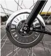  ??  ?? Eight-inch full-width singlelead­ing-shoe front brake