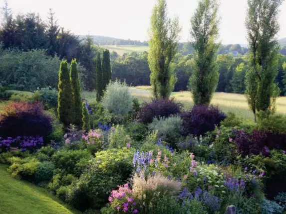  ?? (All photos Washington Post) ?? Landscape preservati­onist Bill Noble developed his garden around an 1830s Greek Revival farmhouse in Vermont