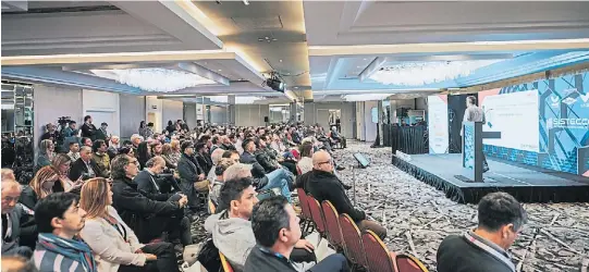  ?? ?? CONGRESO. Unos 300 profesiona­les acompañaro­n de modo presencial.