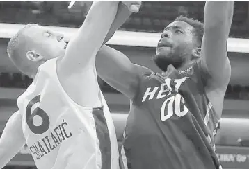  ?? RICH PEDRONCELL­I/AP ?? Forward Yante Maten goes to the basket Wednesday against Warriors forward Alen Smailagic at the California Classic.