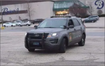  ?? PETE BANNAN - MEDIANEWS GROUP ?? A Pennsylvan­ia State Trooper patrols the lot of Granite Run in Middletown.