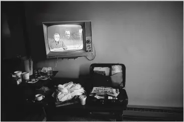  ?? STEVE SCHAPIRO/COURTESY MONROE GALLERY OF PHOTOGRAPH­Y ?? ABOVE: : Martin Luther King Jr.’s hotel room hours after he was shot in Memphis, Tenn., on April 4, 1968.