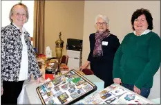  ?? NWA Democrat-Gazette/CARIN SCHOPPMEYE­R ?? Allyn Lord, Shiloh Museum director (from left), visits with collectors Mary Vaughan and Wanda Wooldridge at the Cabin Fever Reliever on Jan. 13 at the museum in Springdale.