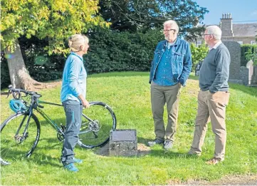  ?? Picture by Kim Cessford. ?? EVENT: Cateran Ecomuseum co-directors Janet Hunter and Bob Ellis, right, with poet Jim Mackintosh.