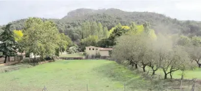  ??  ?? Eine wunderbare Landschaft: Im grünen Mariola-Tal.