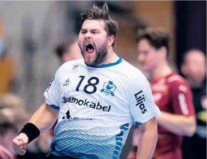  ?? ?? Filip Pettersson jublar under handbollsm­atchen i svenska cupen mellan Lugi och Amo 22 december 2021.
BILD: AVDO BILKANOVIC