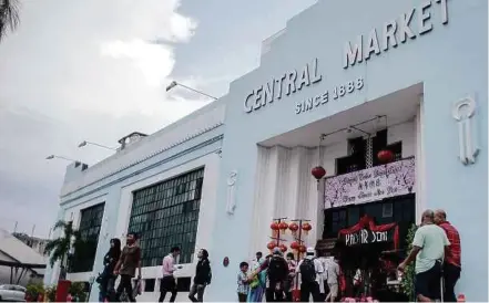  ??  ?? Urban regenerati­on efforts include the beautifica­tion and ‘pedestrian­isation’ of the Old Market Square (Medan Pasar KL).