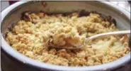  ?? MELISSA D’ARABIAN VIA AP ?? Apple crumble with rosemary and chia seeds