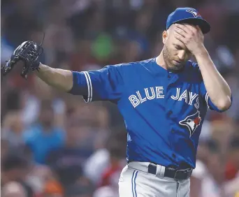  ??  ?? Le lanceur gaucher J.A. Happ est passé des Blue Jays de Toronto aux Yankees de New York cette semaine. - Archives