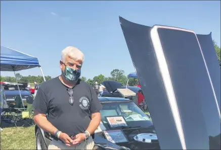  ?? MELISSA SCHUMAN - MEDIANEWS GROUP ?? Tom Bovino stands next to his 1978 Chevy Corvette Indy 500 pace car.