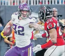  ?? FOTOS: EFE ?? El campeón New England vuelve a ser favorito de la mano de Tom Brady y Rob Gronkowski (izquierda). Arriba, Kyle Rudolph y los Minnesota Vikings, un rival duro. A la derecha, Pittsburgh Steelers