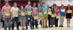  ?? TIMES photograph­s by Annette Beard ?? Pea Ridge Community Scholarshi­ps of $500 were presented by Ronnie David and Penny Schwitters to Pea Ridge High School graduating seniors Alexis Carlson, Chase Duncan, Denver Yates, Grace Thielemeir, Jakota Sainsbury, Jessica Forest, Makenzie Trimble...