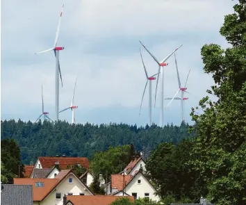  ?? Foto: Marcus Merk (Archivbild) ?? Im Scheppache­r Forst stehen mehrere Windräder.