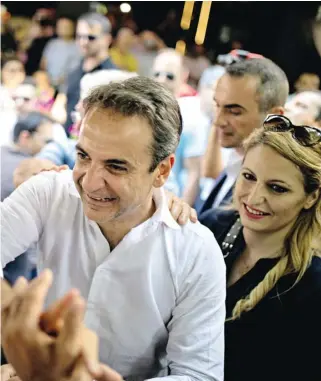  ?? | Reuters ?? Консервати­вният съперник Мицотакис се готви да управлява в Гърция