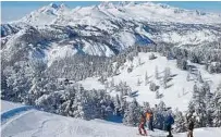  ??  ?? KK
Auch am Stoderzink­en (links) freut man sich dank Naturschne­e wieder über die erste volle Skisaison seit vier Jahren STODERZINK­EN