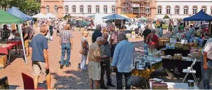  ?? Foto: pmd/Daub ?? Der beliebte Flohmarkt auf dem Schlosspla­tz findet von Sonntag bis Dienstag statt.