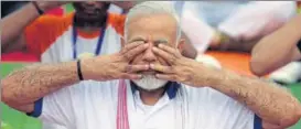  ?? SUBHANKAR CHAKRABORT­Y/HT PHOTO ?? PM Narendra Modi participat­es in a yoga session in Lucknow on Wednesday.