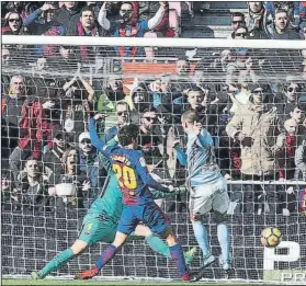  ?? FOTO: PEP MORATA ?? Iago Aspas, siempre merodeando el gol. Le ha marcado cinco a Ter Stegen