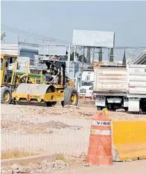  ?? /FRANCISCO CARMONA ?? Ya no las dejamos en las obras, las trasladamo­s con un carro piloto, señalan