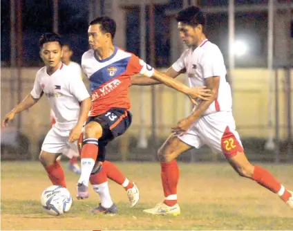  ?? SUNSTAR FOTO / ARNI ACLAO ?? BY THE SKIN OF THEIR TEETH. Having former PHL team member Chieffy Caligdong did not help Erco Bro FC’s campaign as they lost to the hard-fighting Leylam FC in the men’s final of the 17th Aboitiz Cup at the Cebu City Sports Center.