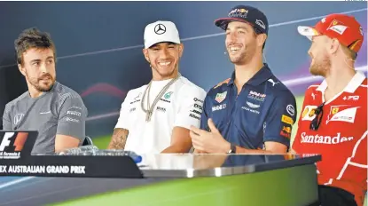  ??  ?? Fernando Alonso (i), Lewis Hamilton, Daniel Ricciardo y Sebastian Vettel