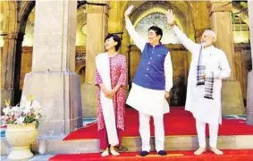  ?? Photo: hindustant­imes ?? From right: Indian Prime Minister Narendra Modi, his Japanese counterpar­t Shinzo Abe and his wife Akie Abe during their visit to Sidi Saiyyed Mosque in Ahmedabad, India.