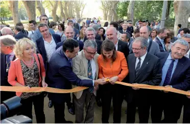  ??  ?? La consejera de Agricultur­a, de la Generalita­t, Meritxell Serret, acompañada por el alcalde de Lleida, Ángel Ros, fueron los encargados de inaugurar l la Feria Agraria de Sant Miquel.