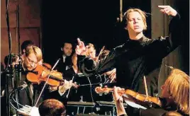  ?? MUSICAETER­NA ?? El director Teodor Currentzis ante su Orquesta Musica Aeterna