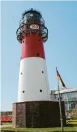  ?? ?? Der Leuchtturm in Büsum ist 22 Meter hoch, also etwa sieben Stockwerke.